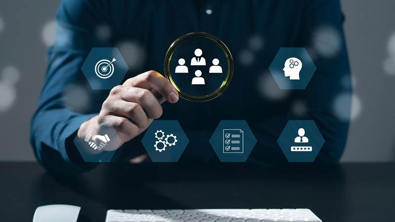 Quelle est la différence entre le recrutement et la chasse de têtes ?