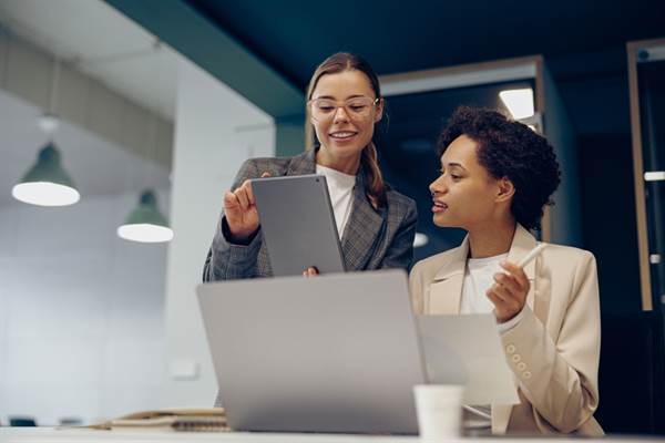 Comment briefer un freelance : la checklist pour garantir le succès de votre mission